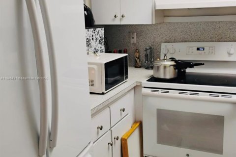 Купить кондоминиум в Суитуотер, Флорида 2 спальни, 66.89м2, № 1857302 - фото 4