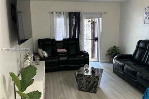 Купить кондоминиум в Суитуотер, Флорида 2 спальни, 66.89м2, № 1857302 - фото 1