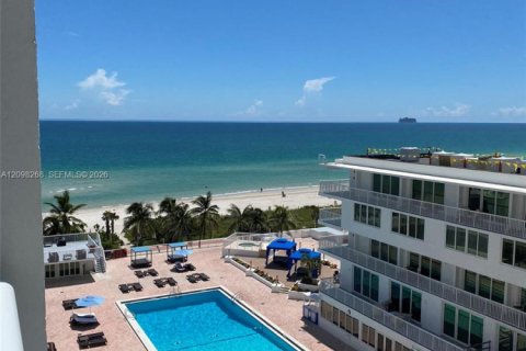 Copropriété à louer à Miami Beach, Floride: 1 chambre, 91.04 m2 № 2401470 - photo 2