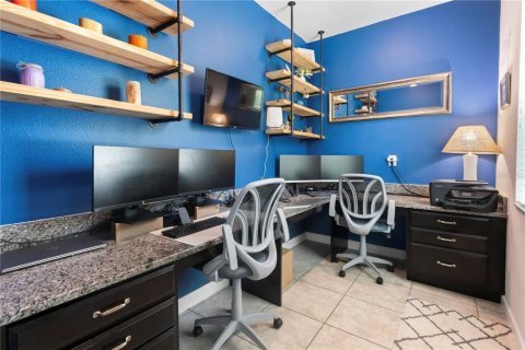 Casa en venta en Land O' Lakes, Florida, 5 dormitorios, 305.74 m2 № 1832809 - foto 18