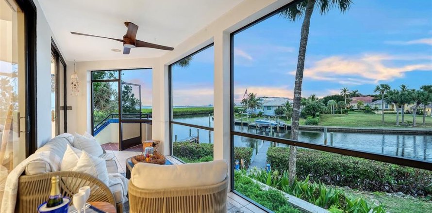 Touwnhouse à Longboat Key, Floride 4 chambres, 264.4 m2 № 2408333