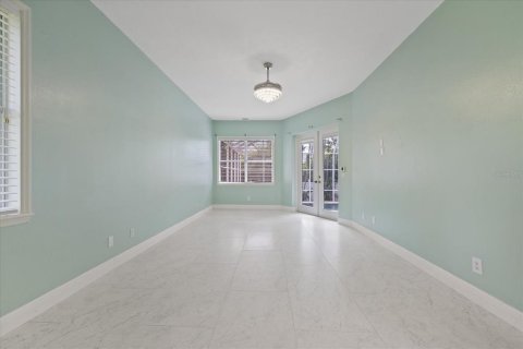 House in Gulfport, Florida 4 bedrooms, 248.42 sq.m. № 2323043 - photo 25