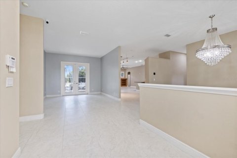 House in Gulfport, Florida 4 bedrooms, 248.42 sq.m. № 2323043 - photo 19