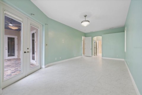 House in Gulfport, Florida 4 bedrooms, 248.42 sq.m. № 2323043 - photo 26