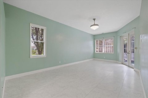 House in Gulfport, Florida 4 bedrooms, 248.42 sq.m. № 2323043 - photo 24