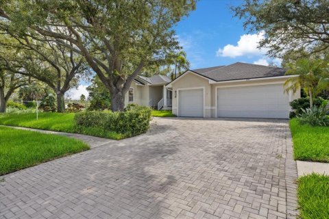 House in Gulfport, Florida 4 bedrooms, 248.42 sq.m. № 2323043 - photo 4