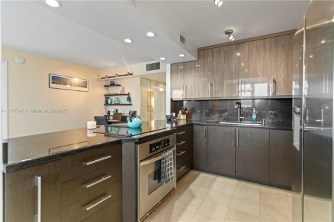 Condo in Hollywood, Florida, 3 bedrooms  № 1865600 - photo 19