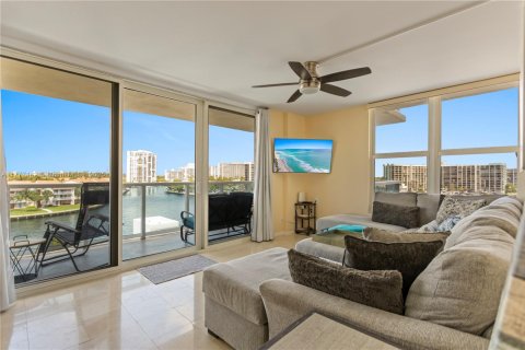 Condo in Hollywood, Florida, 3 bedrooms  № 1865600 - photo 23