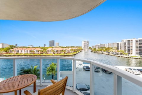 Condo in Hollywood, Florida, 3 bedrooms  № 1865600 - photo 29