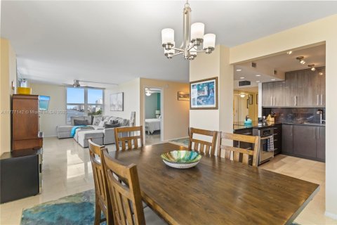Condo in Hollywood, Florida, 3 bedrooms  № 1865600 - photo 14