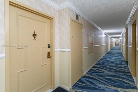 Condo in Hollywood, Florida, 3 bedrooms  № 1865600 - photo 5