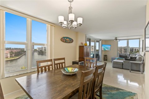 Condo in Hollywood, Florida, 3 bedrooms  № 1865600 - photo 15