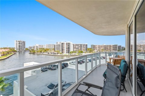 Condo in Hollywood, Florida, 3 bedrooms  № 1865600 - photo 28