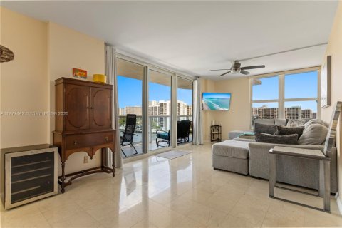 Condo in Hollywood, Florida, 3 bedrooms  № 1865600 - photo 22