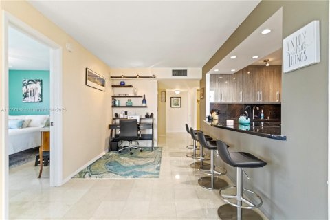 Condo in Hollywood, Florida, 3 bedrooms  № 1865600 - photo 12