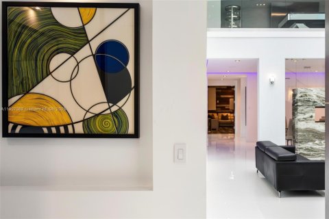 House in Fort Lauderdale, Florida 7 bedrooms, 712.93 sq.m. № 2082044 - photo 12
