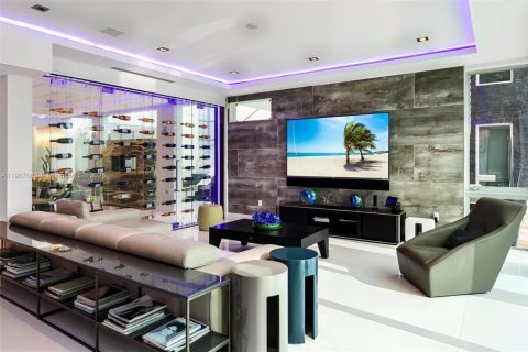 House in Fort Lauderdale, Florida 7 bedrooms, 712.93 sq.m. № 2082044 - photo 22