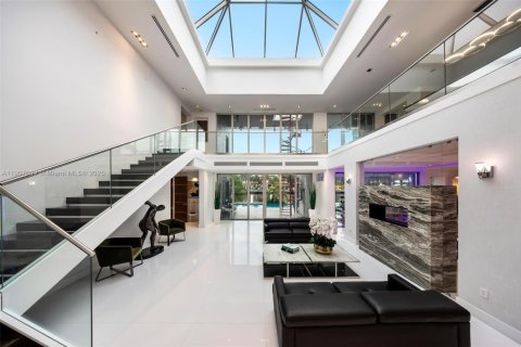 House in Fort Lauderdale, Florida 7 bedrooms, 712.93 sq.m. № 2082044 - photo 9