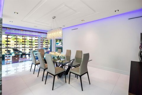 House in Fort Lauderdale, Florida 7 bedrooms, 712.93 sq.m. № 2082044 - photo 17