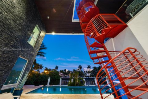 House in Fort Lauderdale, Florida 7 bedrooms, 712.93 sq.m. № 2082044 - photo 6