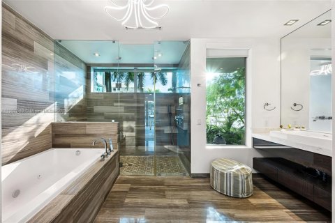 House in Fort Lauderdale, Florida 7 bedrooms, 712.93 sq.m. № 2082044 - photo 30