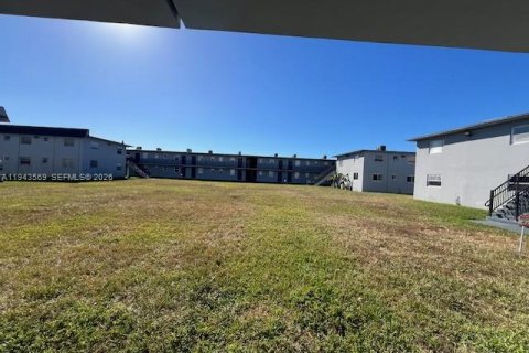 Condo in Miami, Florida, 1 bedroom № 2000514