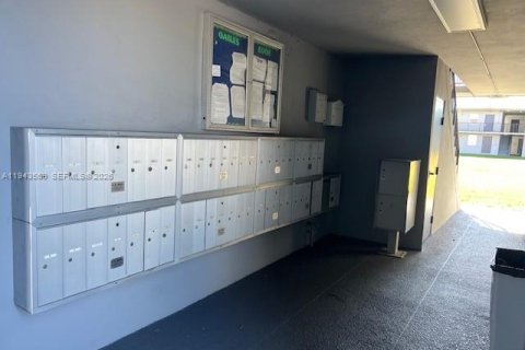 Condo in Miami, Florida, 1 bedroom  № 2000514 - photo 3