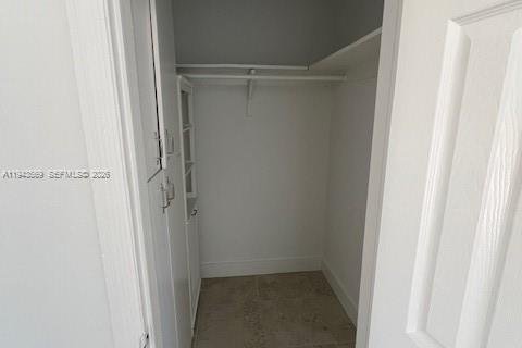 Condo in Miami, Florida, 1 bedroom  № 2000514 - photo 11