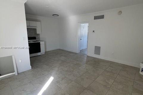 Condo in Miami, Florida, 1 bedroom  № 2000514 - photo 6