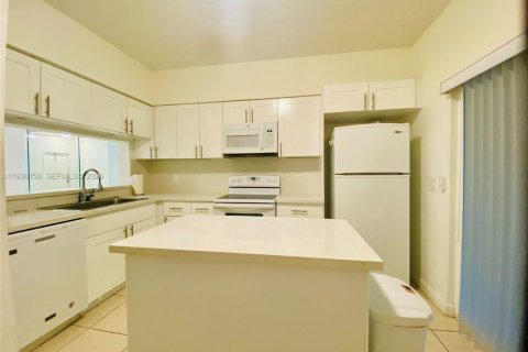 Купить таунхаус в Маргит, Флорида 2 спальни, 103.12м2, № 1996424 - фото 10