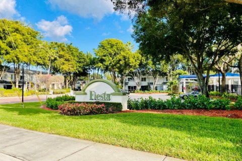 Купить таунхаус в Маргит, Флорида 2 спальни, 103.12м2, № 1996424 - фото 4