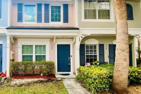 Townhouse in Margate, Florida 2 bedrooms, 103.12 sq.m. № 1996424