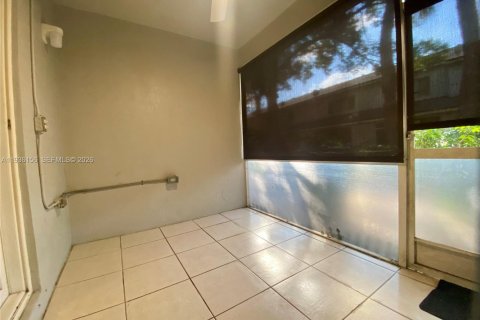 Купить таунхаус в Маргит, Флорида 2 спальни, 103.12м2, № 1996424 - фото 13