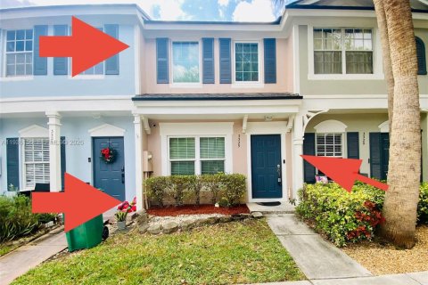 Купить таунхаус в Маргит, Флорида 2 спальни, 103.12м2, № 1996424 - фото 2