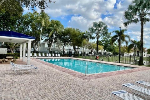 Купить таунхаус в Маргит, Флорида 2 спальни, 103.12м2, № 1996424 - фото 30