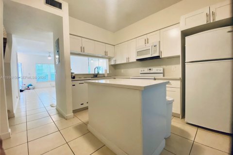 Купить таунхаус в Маргит, Флорида 2 спальни, 103.12м2, № 1996424 - фото 12