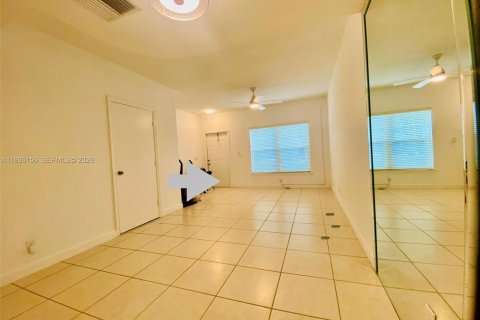 Купить таунхаус в Маргит, Флорида 2 спальни, 103.12м2, № 1996424 - фото 15