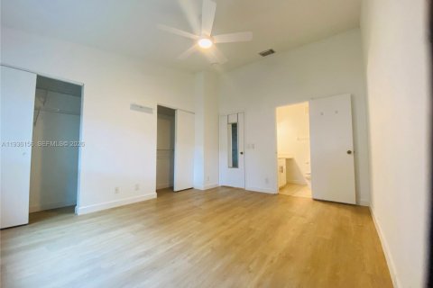 Купить таунхаус в Маргит, Флорида 2 спальни, 103.12м2, № 1996424 - фото 26