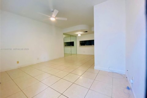 Купить таунхаус в Маргит, Флорида 2 спальни, 103.12м2, № 1996424 - фото 6