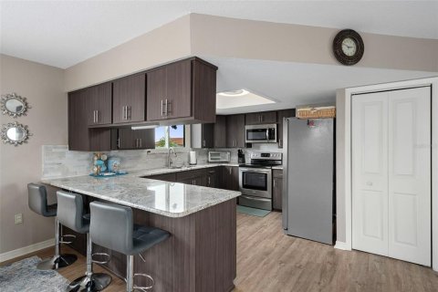 House in Hudson, Florida 3 bedrooms, 176.89 sq.m. № 1832903 - photo 8