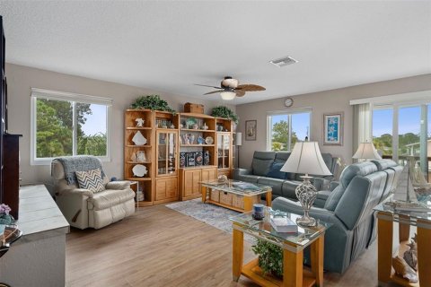 House in Hudson, Florida 3 bedrooms, 176.89 sq.m. № 1832903 - photo 7