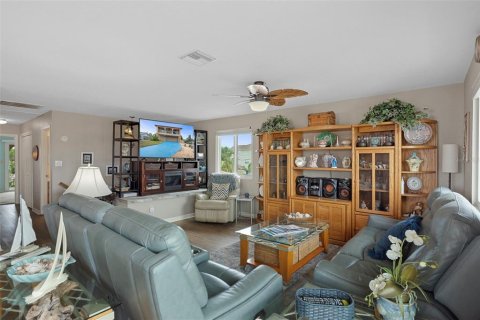 House in Hudson, Florida 3 bedrooms, 176.89 sq.m. № 1832903 - photo 13