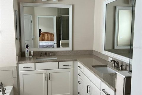 Touwnhouse à louer à Tampa, Floride: 3 chambres, 155.8 m2 № 2102077 - photo 13