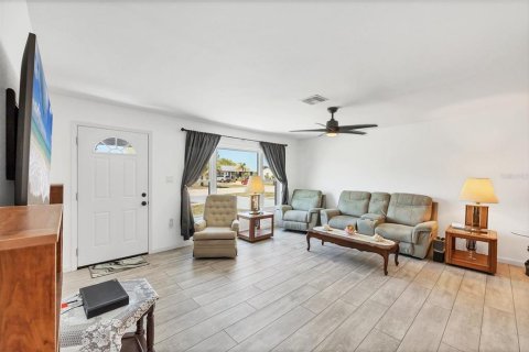 House in Port Charlotte, Florida 2 bedrooms, 96.34 sq.m. № 1592679 - photo 3