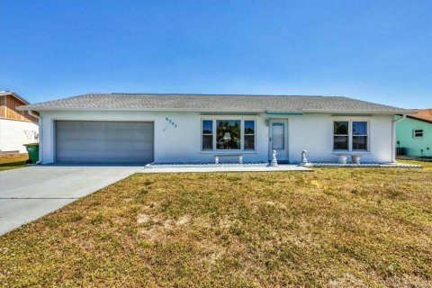 House in Port Charlotte, Florida 2 bedrooms, 96.34 sq.m. № 1592679 - photo 1