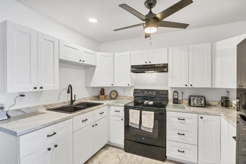 House in Port Charlotte, Florida 2 bedrooms, 96.34 sq.m. № 1592679 - photo 8