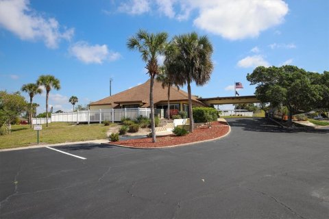 House in Port Charlotte, Florida 2 bedrooms, 96.34 sq.m. № 1592679 - photo 27