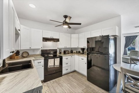 House in Port Charlotte, Florida 2 bedrooms, 96.34 sq.m. № 1592679 - photo 18