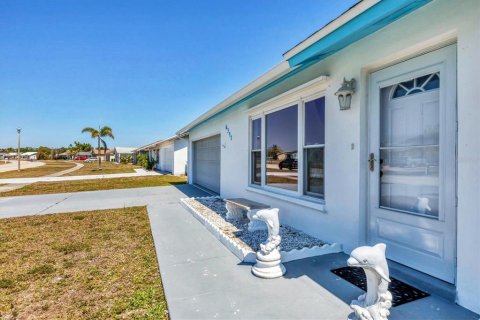 House in Port Charlotte, Florida 2 bedrooms, 96.34 sq.m. № 1592679 - photo 2