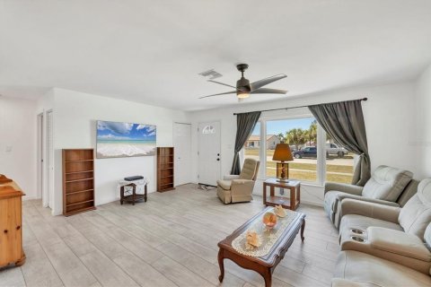 House in Port Charlotte, Florida 2 bedrooms, 96.34 sq.m. № 1592679 - photo 17